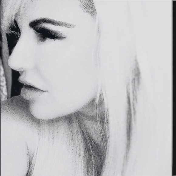 Welcome to my Closet! - Picture 4 of 9